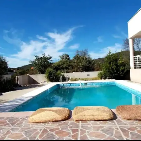 Nyaraló House Marina *